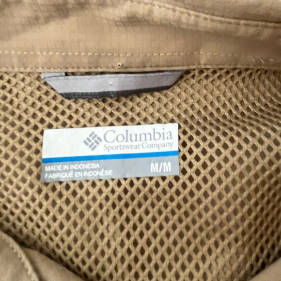Men’s khaki Columbia long sleeve with Omni shade fishing shirt. Size medium - Picture 3 of 12
